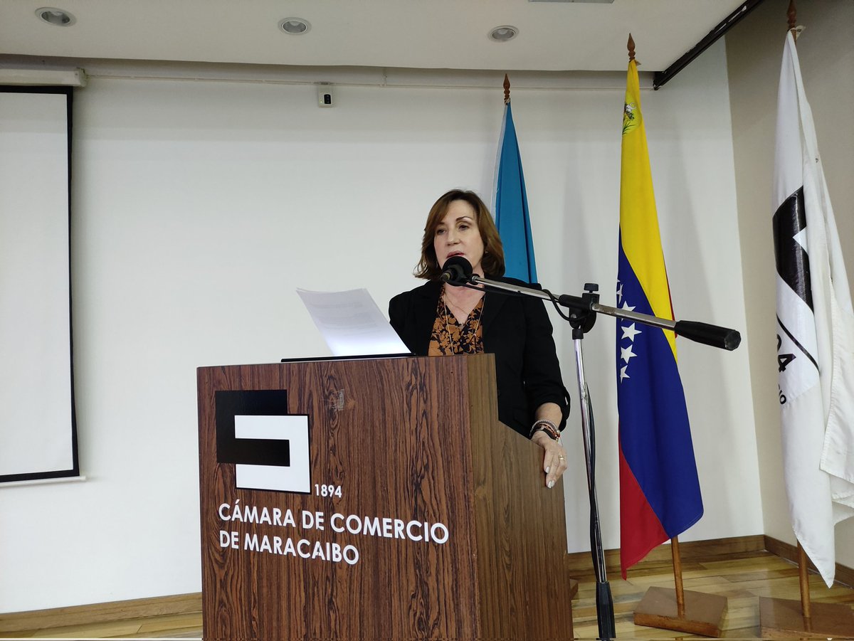 camaramaracaibo's tweet photo. Andreina Araujo, presidente de la Fundación Belloso, participa en la 1er Jornada de Intercambio de Experiencias de proyectos con impacto social. #ProgramaValores https://t.co/Or30VHqQx1