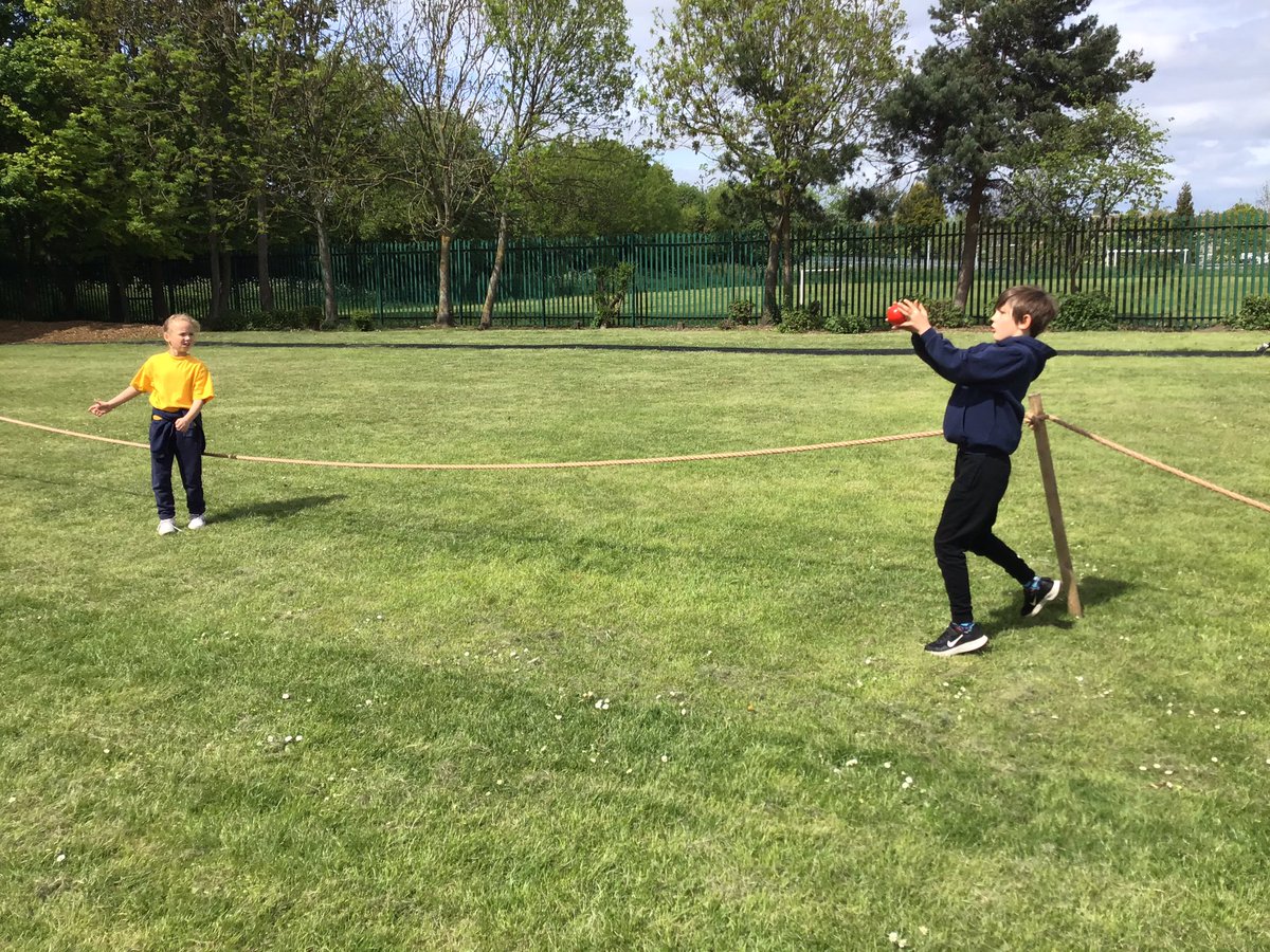 RuncieOf's tweet photo. Fun in the sun! βοΈ Year 3 enjoyed a brilliant PE lesson this afternoon, we have perfected our underarm throw and are now working on our overarm throw! π #ARFSPE https://t.co/Q04Hq05Jzr