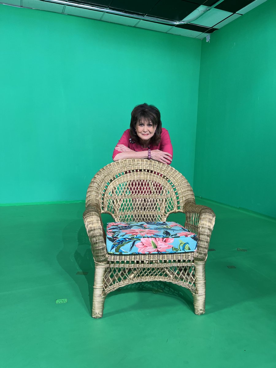 FCN2go's tweet photo. You've heard the buzz about 'It's Coming.' Well, it's HERE! And you've got to see who will be sitting in this #goldchair. Join @JeannieBlaylock and the entire station starting at 5pm to kickoff a celebration 30 years in the making #FirstCoastNews #OnYourSide #NBC12 #ABC25. https://t.co/yYKJvZCvMA