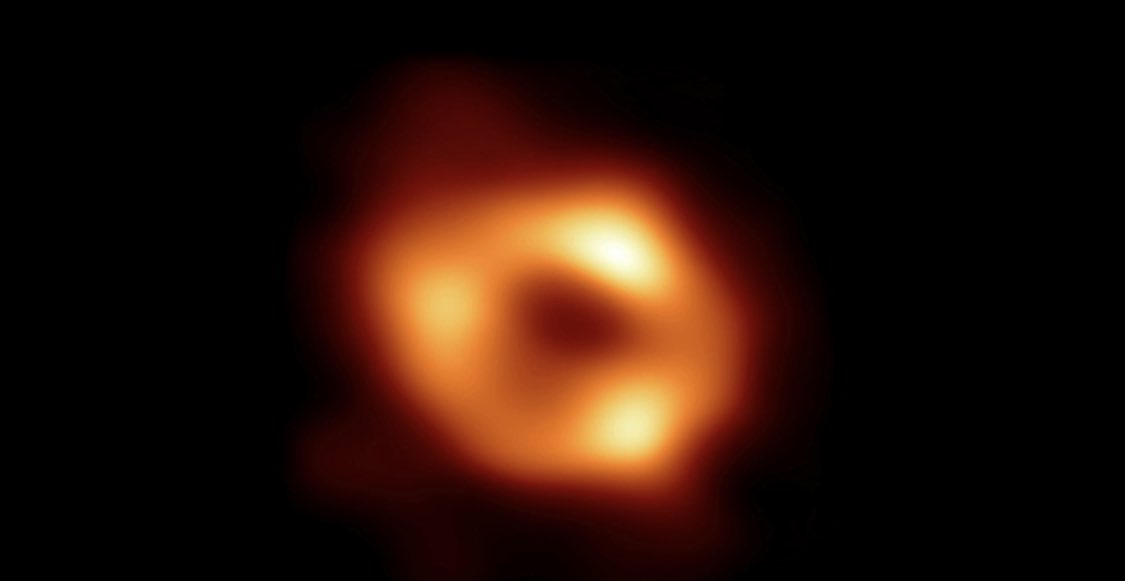 Jsuis comme un gosse on vit une sacrée époque niveau astronomie, 2019 M87* et ses 5 milliards de masses solaires, et aujourd’hui Sagittarius A* au centre de notre galaxie et ses 4 millions de masses solaires, c’est beau purée 🤩🎉