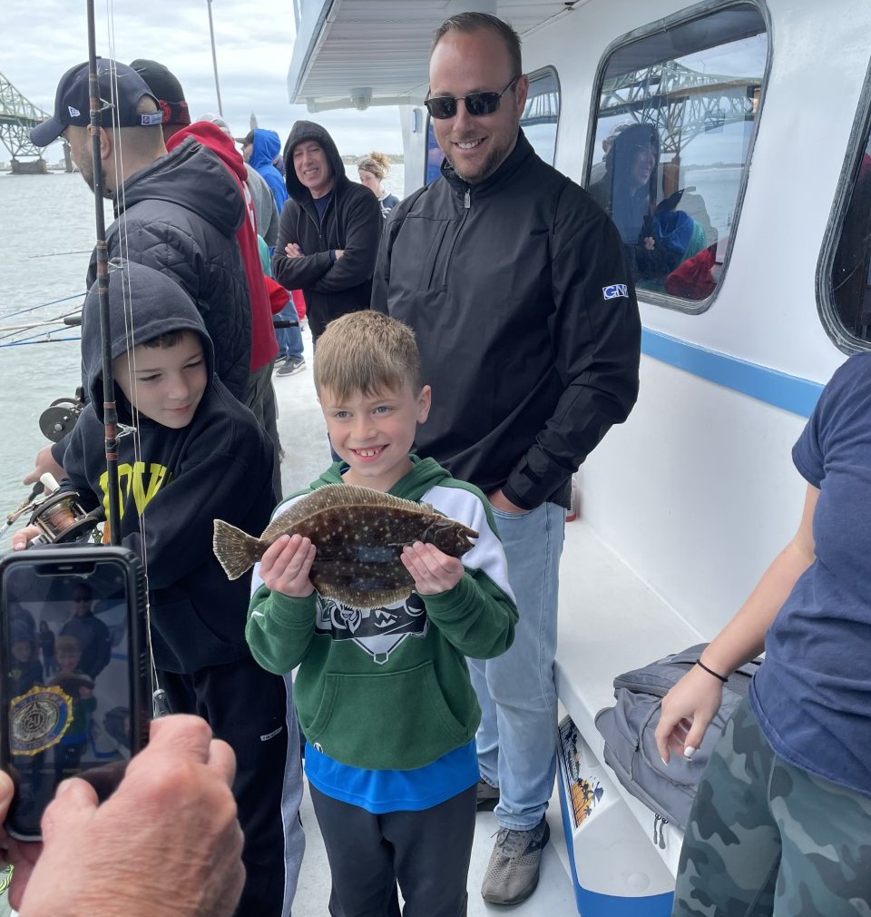 CommackSchools's tweet photo. Fourth grade classes at #Burr took to the high seas for a #fishing expedition. Amy Billet's students really enjoyed the experience! #Captree #FieldTrip #Fishing #CommackSchools https://t.co/o57J7Fibyy