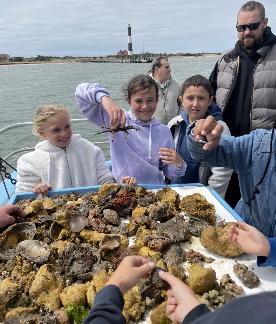 CommackSchools's tweet photo. Fourth grade classes at #Burr took to the high seas for a #fishing expedition. Amy Billet's students really enjoyed the experience! #Captree #FieldTrip #Fishing #CommackSchools https://t.co/o57J7Fibyy