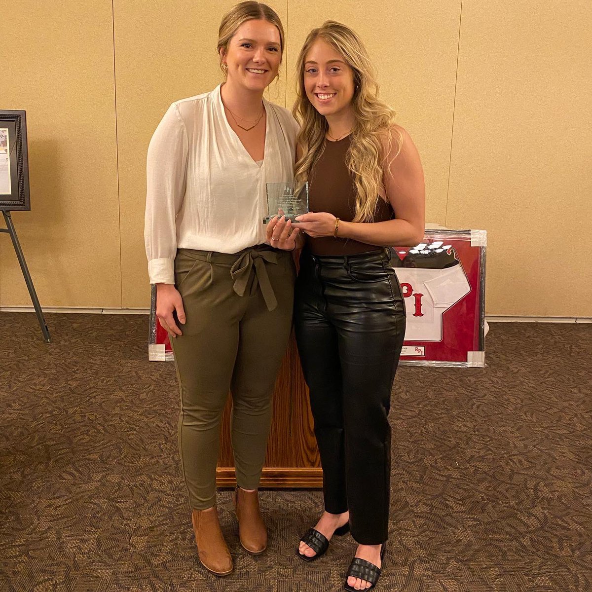 RPI_WHockey's tweet photo. Program Awards | The Bill Cahill Award recognizes the player who, through character, ability, and dedication provides the most inspiration and generates the most team spirit on the ice and in the locker room. This year’s recipient was senior captain Mikayla Capelle. #LIFTUP https://t.co/jHusvqX70r