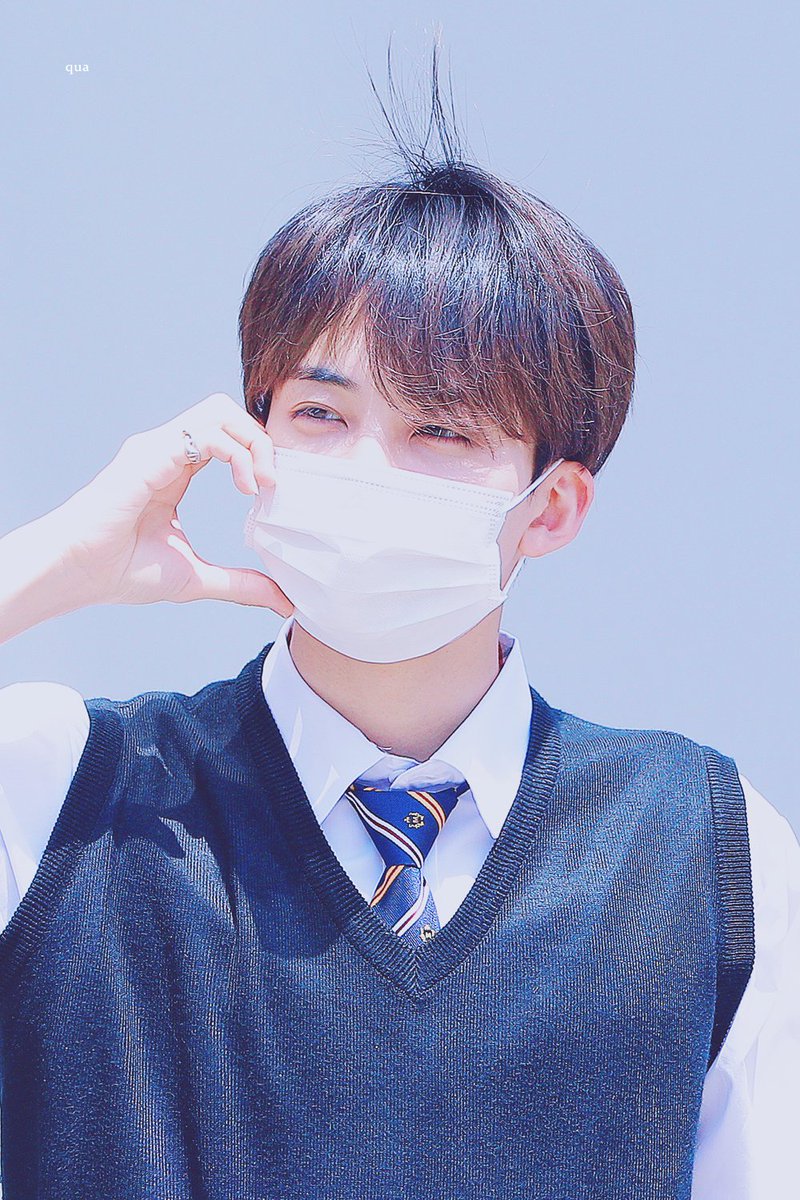 qua__1004's tweet photo. 220512 아는형님 출근
난 이제 토끼인지 다람지인지 참새인지 모르겠다는거에요🤷🏻‍♀️
#정한 #JEONGHAN #ジョンハン #세븐틴 #SEVENTEEN https://t.co/BYYNWwE0B8