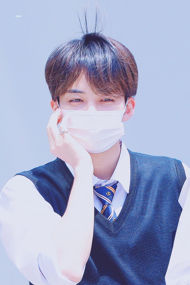 qua__1004's tweet photo. 220512 아는형님 출근
난 이제 토끼인지 다람지인지 참새인지 모르겠다는거에요🤷🏻‍♀️
#정한 #JEONGHAN #ジョンハン #세븐틴 #SEVENTEEN https://t.co/BYYNWwE0B8