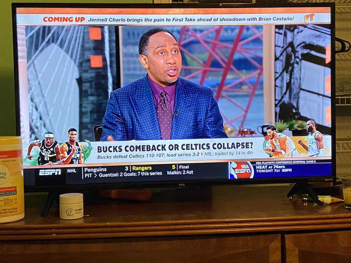 LEcutioner's tweet photo. @stephenasmith looking fresh this morning. Loving the color combo. That tie… is 🔥 #firsttake #fashion #stephenasmith #mollyq https://t.co/ni7CCQQcTw