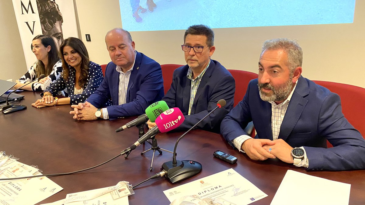 📸 El alcalde de #Antequera, <a href="/manolo_baron/">Manolo Barón 🇪🇸</a>, clausura las Jornadas Formativas de Voluntarios Turísticos de Mayores

Iniciativa pionera en #Andalucía llevada a cabo por el Centro de Participación Activa de Antequera y puesta en marcha por el área de #Turismo

Contigo #HacemosCiudad