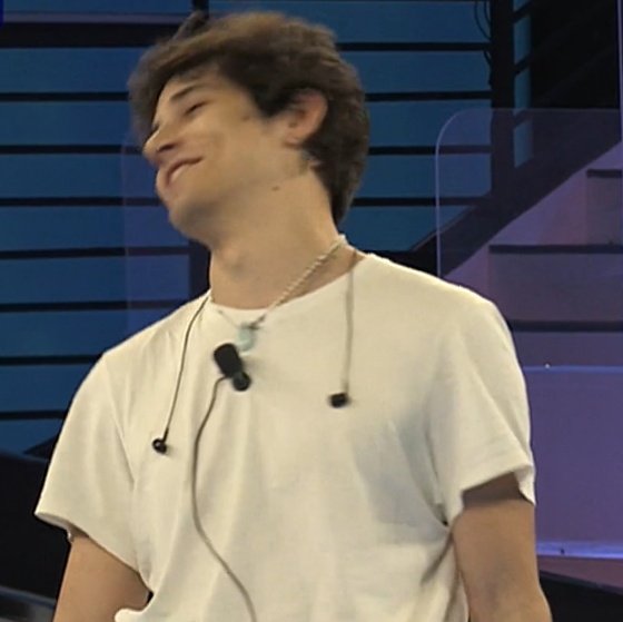 pezziviaconme's tweet photo. 🤏🏻
#Alex #amici21 https://t.co/6WBlVB8bDd