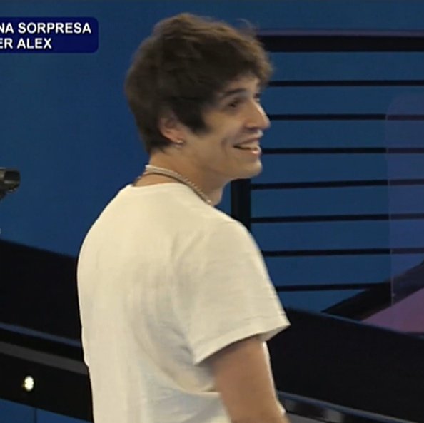 pezziviaconme's tweet photo. 🤏🏻
#Alex #amici21 https://t.co/6WBlVB8bDd