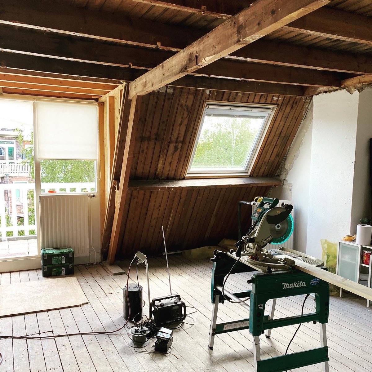 sylviafase's tweet photo. Jawel nog een project in uitvoering! ..ook vorig jaar interieurontwerp voor gemaakt. Je moet geen haast hebben zeg maar, voordat de aannemer weer tijd heeft ;) Dit is renovatie van zolder/2e etage van herenhuis Rijswijk. Gaat ook zó enorm opknappen! #fase13 #uwbinnenhuisarchitect https://t.co/XjHdhSmGt2