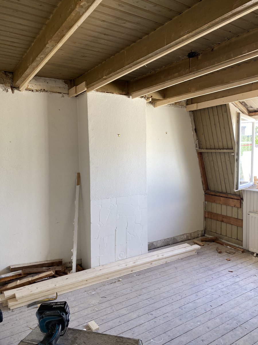 sylviafase's tweet photo. Jawel nog een project in uitvoering! ..ook vorig jaar interieurontwerp voor gemaakt. Je moet geen haast hebben zeg maar, voordat de aannemer weer tijd heeft ;) Dit is renovatie van zolder/2e etage van herenhuis Rijswijk. Gaat ook zó enorm opknappen! #fase13 #uwbinnenhuisarchitect https://t.co/XjHdhSmGt2