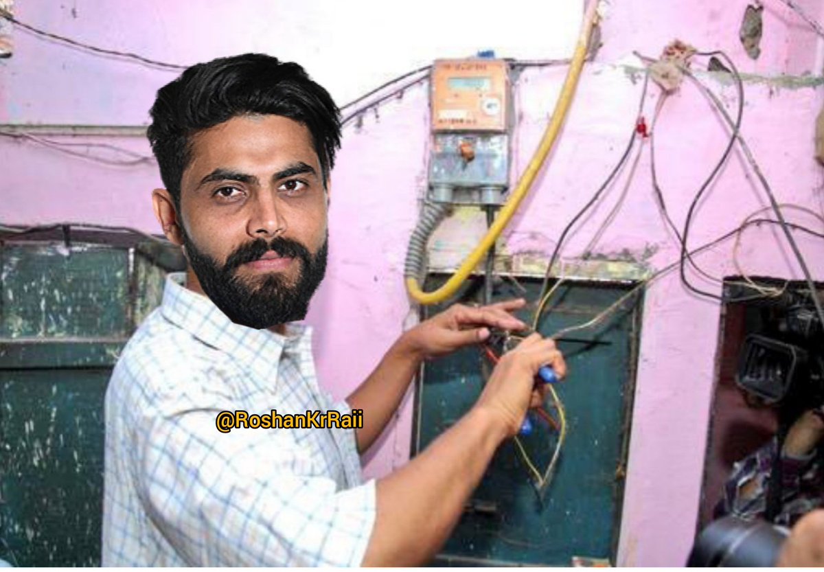 RoshanKrRaii's tweet photo. No DRS available on Chennai's innings due to powercut 🤣 #CSKvsMI https://t.co/VWQGAAcBjg