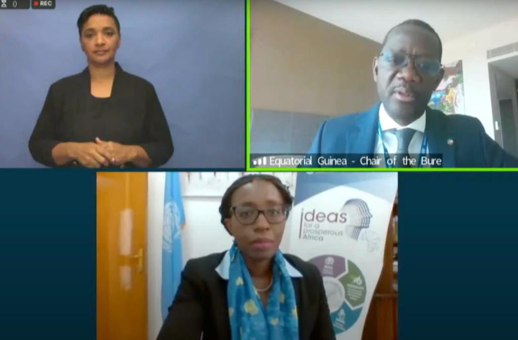 ECA_OFFICIAL's tweet photo. .@SongweVera, accompagnée du Pdt sortant du Bureau #CoM2021 l’Amb.
@ObamaCrisantos &amp; @economie_sn, 
dit, à l'ouverture officielle de la réunº du gpe d'experts de #CoM2022 : « Assurer les moyens de subsistance de nos compatriotes africains » est au cœur du travail de @ECA_OFFICIAL https://t.co/jqBGraGil9
