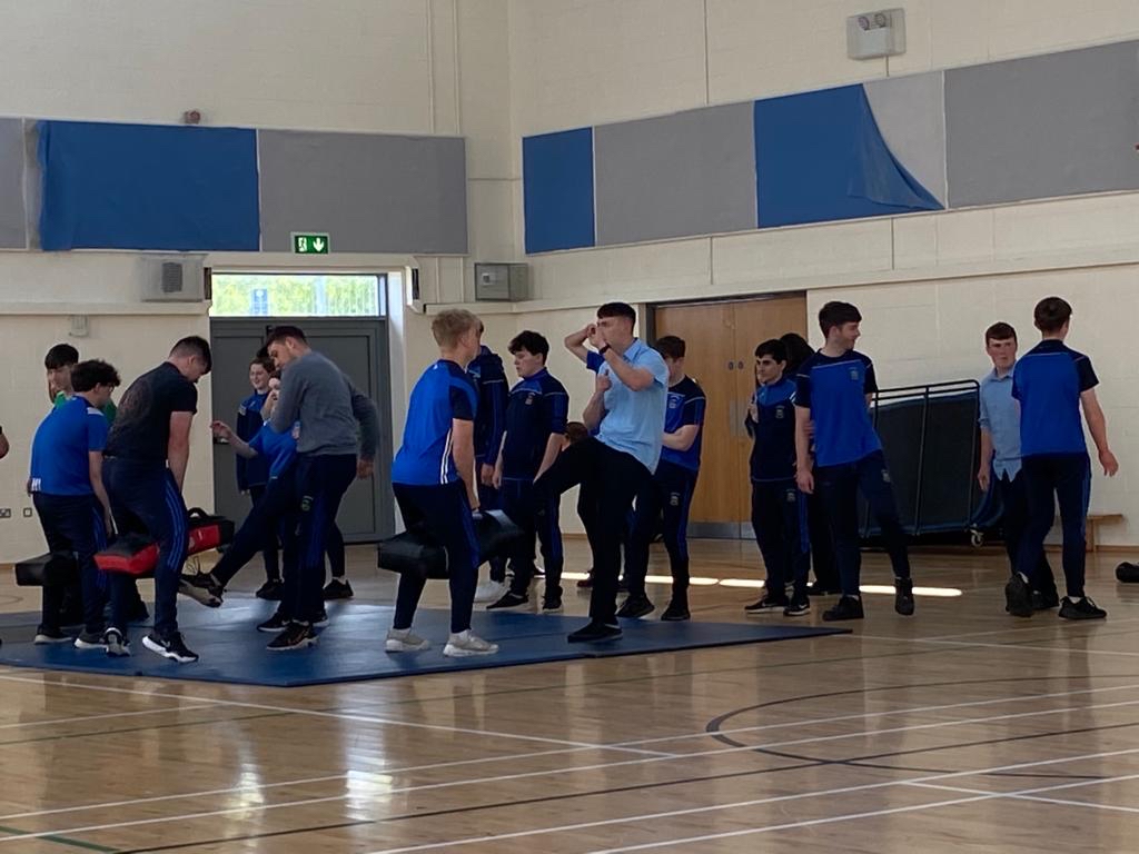 ComeraghCollege's tweet photo. Our TY students engaged in a very important workshop yesterday from Close Encounters Self Defence. The students really enjoyed this work shop and have all learned an essential skill for life. #SDG4 #etb_sdgs @TipperaryETB @ETBIreland https://t.co/uY6aVUOIz2