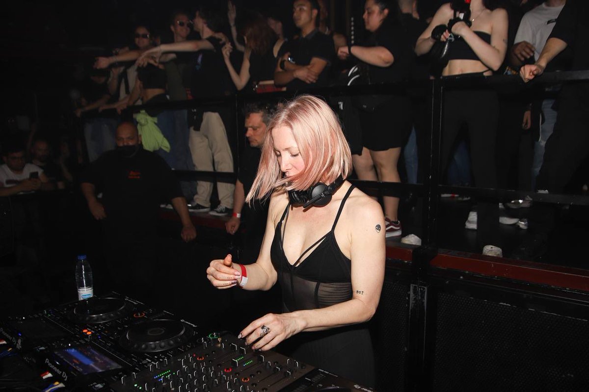 ellenallien's tweet photo. 🛸🛸🛸🛸🛸🌶🌶🌶 https://t.co/K2MIvBVz8i