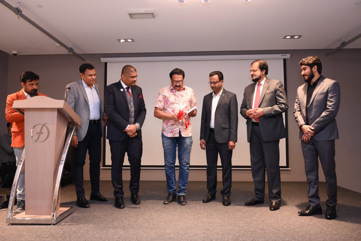 SpiderWorksTech's tweet image. A moment of pride for team SpiderWorks as we celebrate the launch of our Digital Marketing Handbook. Here you can see that we are presenting a copy of the book to Shri Basheer Thikkodi, prominent author and activist from India.
#SpiderWorksTechnologies #DigitalMarketing #Dubai