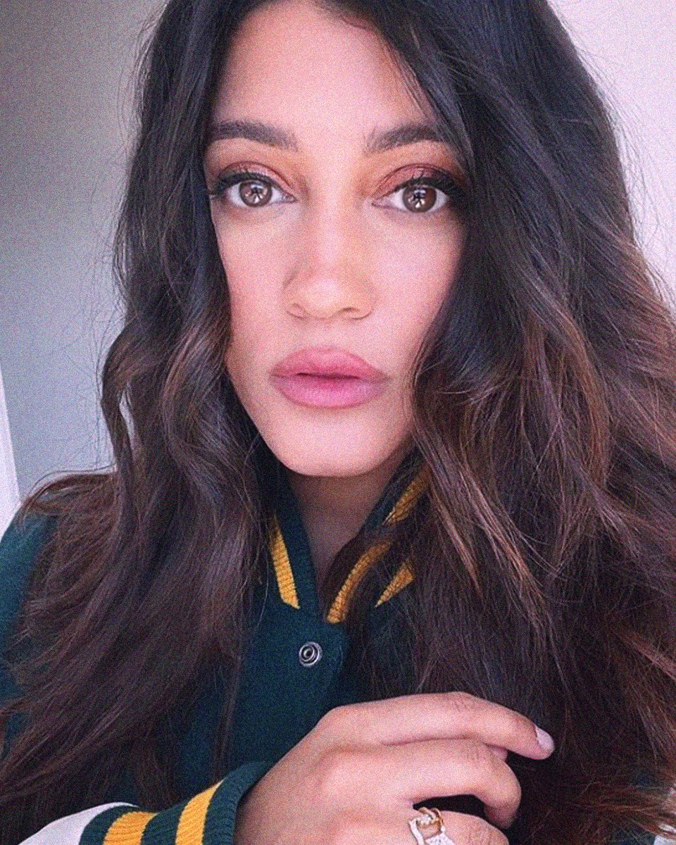 MXPlayer's tweet image. Yeh aankhein dekh kar hum saari, duniya bhool jaate hain😍

#HelloMini