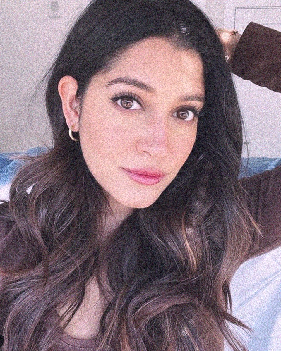 MXPlayer's tweet image. Yeh aankhein dekh kar hum saari, duniya bhool jaate hain😍

#HelloMini