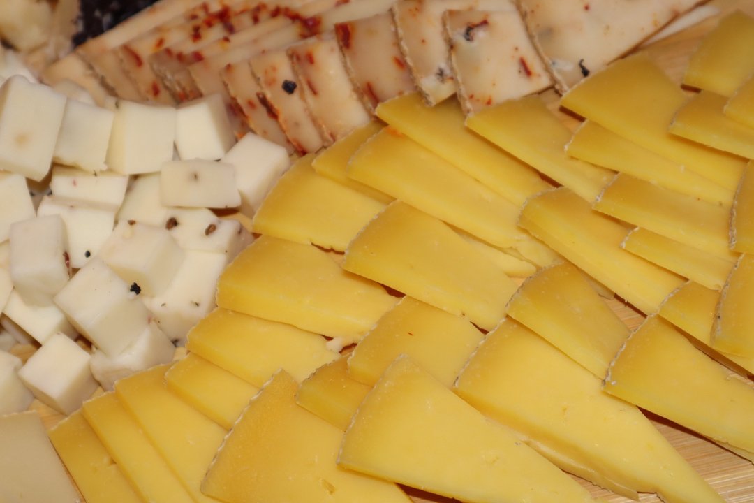 quesoslaantigua's tweet photo. "Qué te voy a comer, que te voy a comer niña como tu me sigas mirando"

¿Os acordáis de la canción? Pues eso nos ha pasado cuando visto esta tabla de queso. 

#quesodeoveja #tabladequeso #laantigua #elaboraciondequeso https://t.co/ySBaAR7rf0