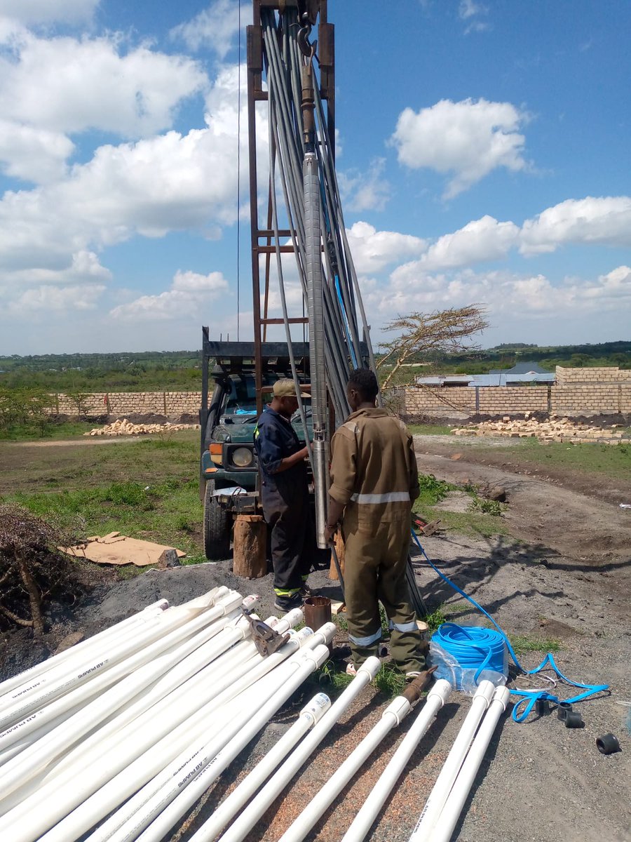 AtwinEngLtd's tweet photo. The #best borehole pump installation professionals. #Atwindelivers!! We are installing a 5.5 kw pump that will operate completely on #solarenergy!💧💦☀
For all your borehole services;
Atwin Engineering
0725 359 624
#borehole #boreholepump #boreholesolutions #farming https://t.co/mioWmcXZc6