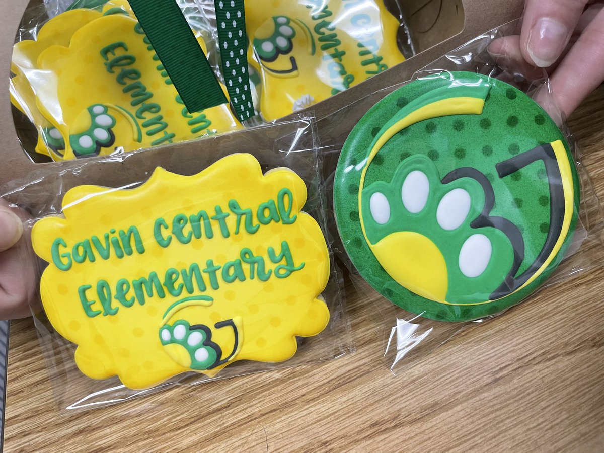 carrieteachs123's tweet photo. Fun way to start the morning…. Cookies! @GavinSD37 #cookiesforbreakfast #GavinTigers37 https://t.co/Fc52PYYlb5
