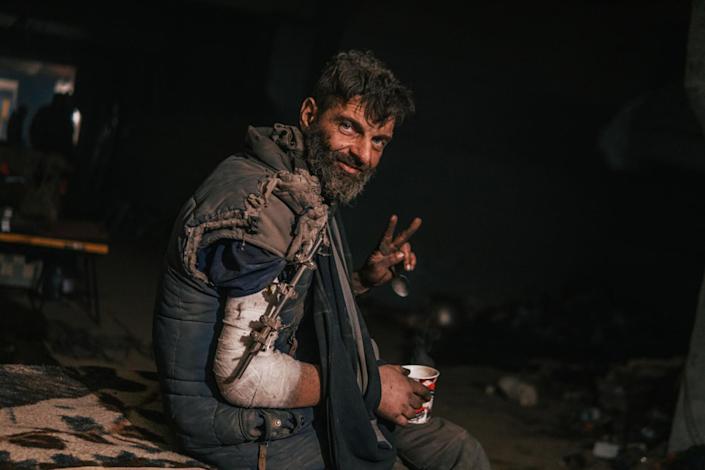 jeffreybacic's tweet photo. Lt. Ilya #Samoilenko, a staff officer for the elite 🇺🇦 #AzovRegiment, shares harrowing photos of wounded soldiers in besieged #Mariupol's #Azovstal steel plant
Doctors have been treating severed limbs, head wounds, severe lacerations, gunshot wounds & broken bones
#SaveMariupol https://t.co/b4VJBWNaPU
