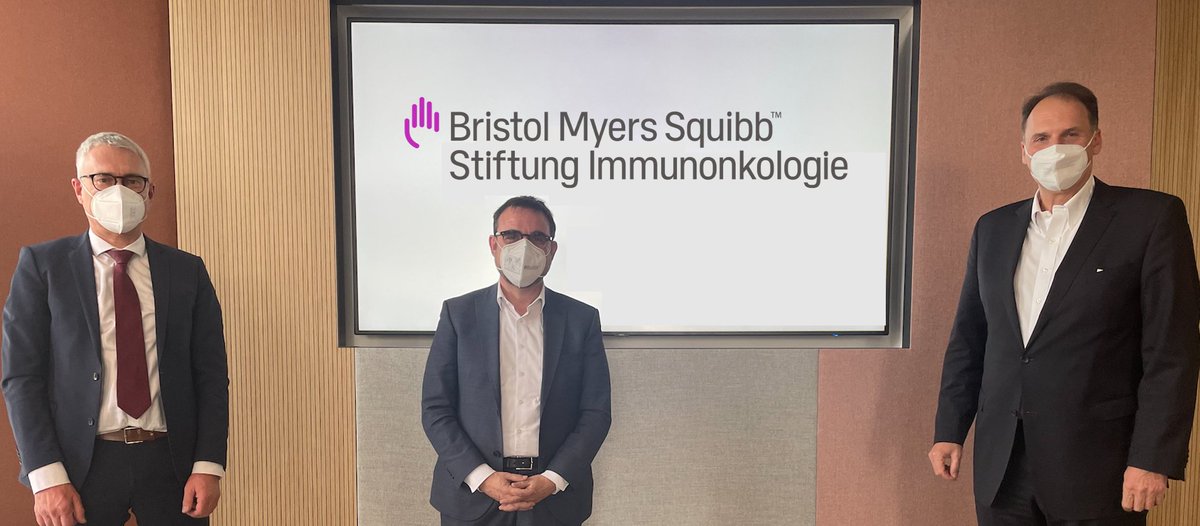 #HoffnungGestalten. Kürzlich diskutierten unser Kuratoriumsvorsitzender Dierk Neugebauer und Vorstandsmitglied Dr. Michael May mit Bayerns #Gesundheitsminister Klaus Holetschek über aktuelle Themen in der #Krebs-Bekämpfung.