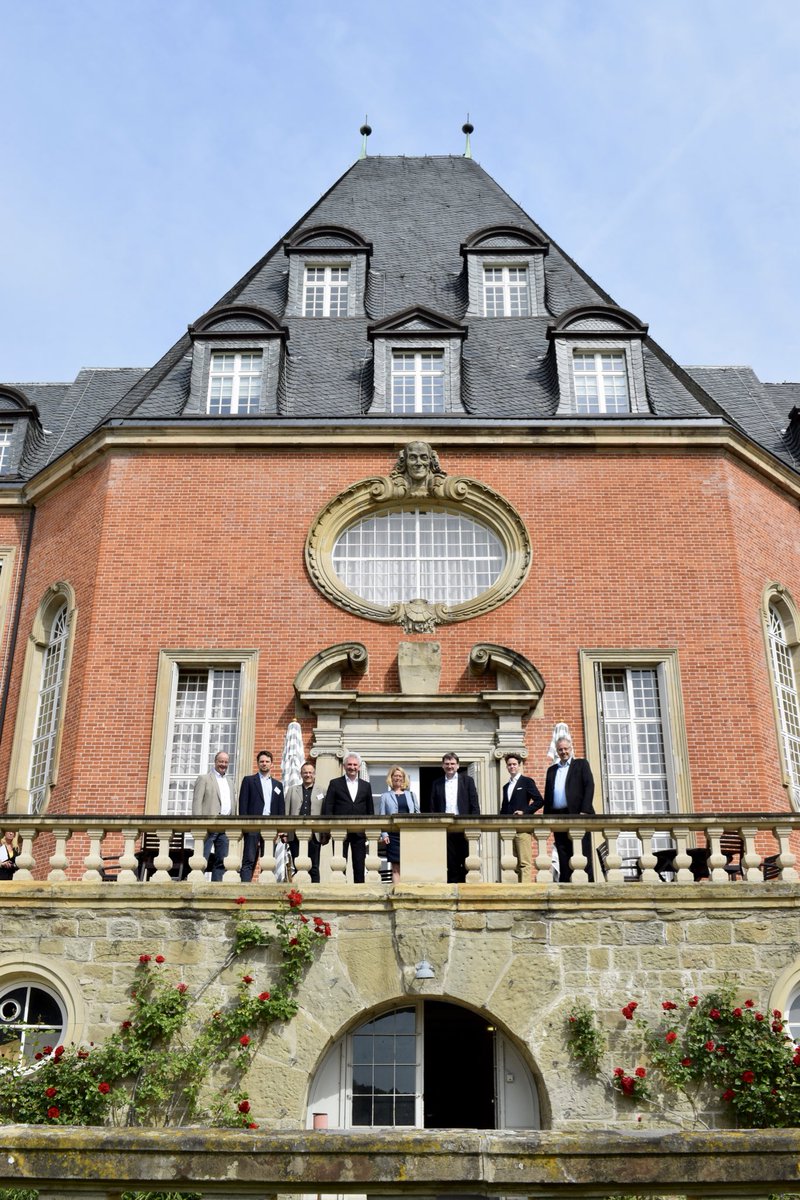 OrbiTeam Software (@orbiteam) on Twitter photo Dienstag war NRW-Wirtschaftsmin. Prof. #Pinkwart zu Gast auf dem Schloss Birlinghoven. Dort haben wir zsm. mit <a href="/stefanjdecker/">Stefan Decker</a> und <a href="/wolfgang_prinz/">Wolfgang Prinz</a> vom <a href="/Fraunhofer_FIT/">Fraunhofer FIT</a> unsere jew. Projekte vorgestellt & über die Zukunft der Datenspeicherung diskutiert. Gerne wieder! <a href="/WirtschaftNRW/">Wirtschaft.NRW</a> Dienstag war NRW-Wirtschaftsmin. Prof. #Pinkwart zu Gast auf dem Schloss Birlinghoven. Dort haben wir zsm. mit <a href="/stefanjdecker/">Stefan Decker</a> und <a href="/wolfgang_prinz/">Wolfgang Prinz</a> vom <a href="/Fraunhofer_FIT/">Fraunhofer FIT</a> unsere jew. Projekte vorgestellt & über die Zukunft der Datenspeicherung diskutiert. Gerne wieder! <a href="/WirtschaftNRW/">Wirtschaft.NRW</a>