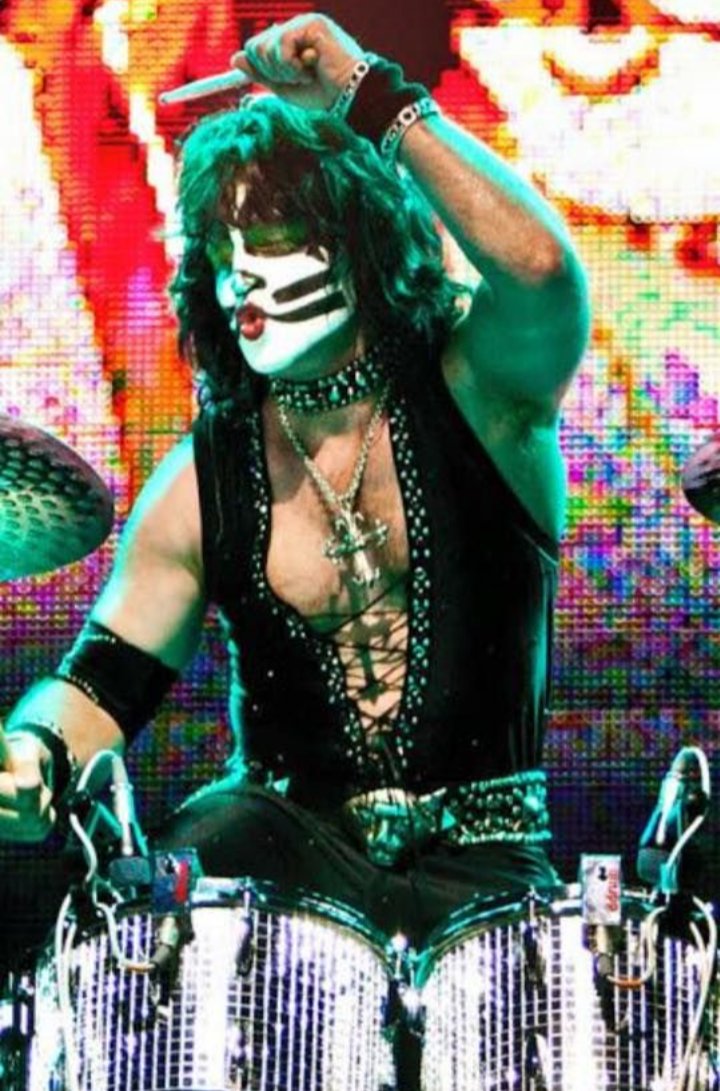 Happy birthday Eric singer 