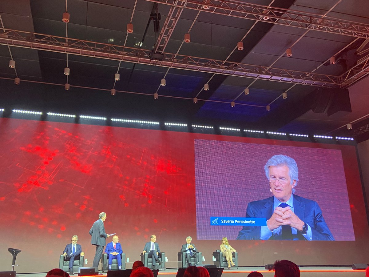 intesasanpaolo's tweet photo. Saverio Perissinotto, AD Eurizon e VP @Assogestioni in chiusura #SdR22 "Per trasformare la liquidità in investimenti è necessario favorire la cultura finanziaria e questo può avvenire con la collaborazione tra chi crea e gestisce i prodotti, chi li distribuisce e le istituzioni" https://t.co/SJhg8q8sLo