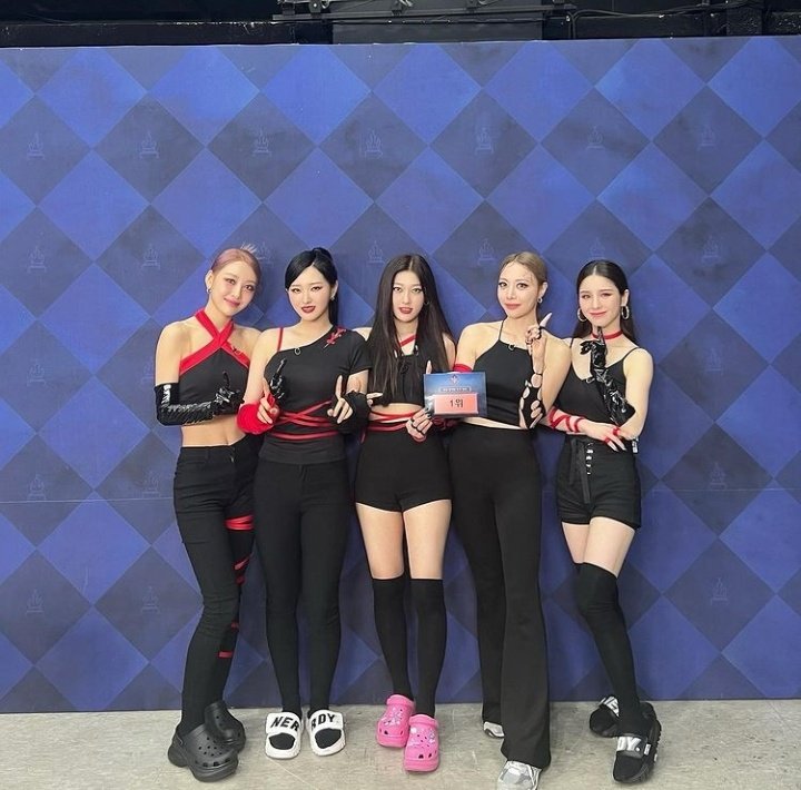 BBGirlsFiles's tweet photo. [📸] Brave Girls Eunji Instagram Post

"I miss our Queen Is Na Yves, Heejin, Choerry, Hyeju and Prowdmon so much ❤. Trainor Monika, thank you for the wonderful choreography"

#BraveLoona
#LOONAxBG_TELLMENOW
#브레이브걸스_만관부_탐이나 https://t.co/Z4HT09DlIw