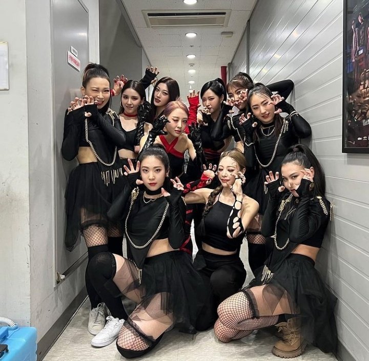 BBGirlsFiles's tweet photo. [📸] Brave Girls Eunji Instagram Post

"I miss our Queen Is Na Yves, Heejin, Choerry, Hyeju and Prowdmon so much ❤. Trainor Monika, thank you for the wonderful choreography"

#BraveLoona
#LOONAxBG_TELLMENOW
#브레이브걸스_만관부_탐이나 https://t.co/Z4HT09DlIw