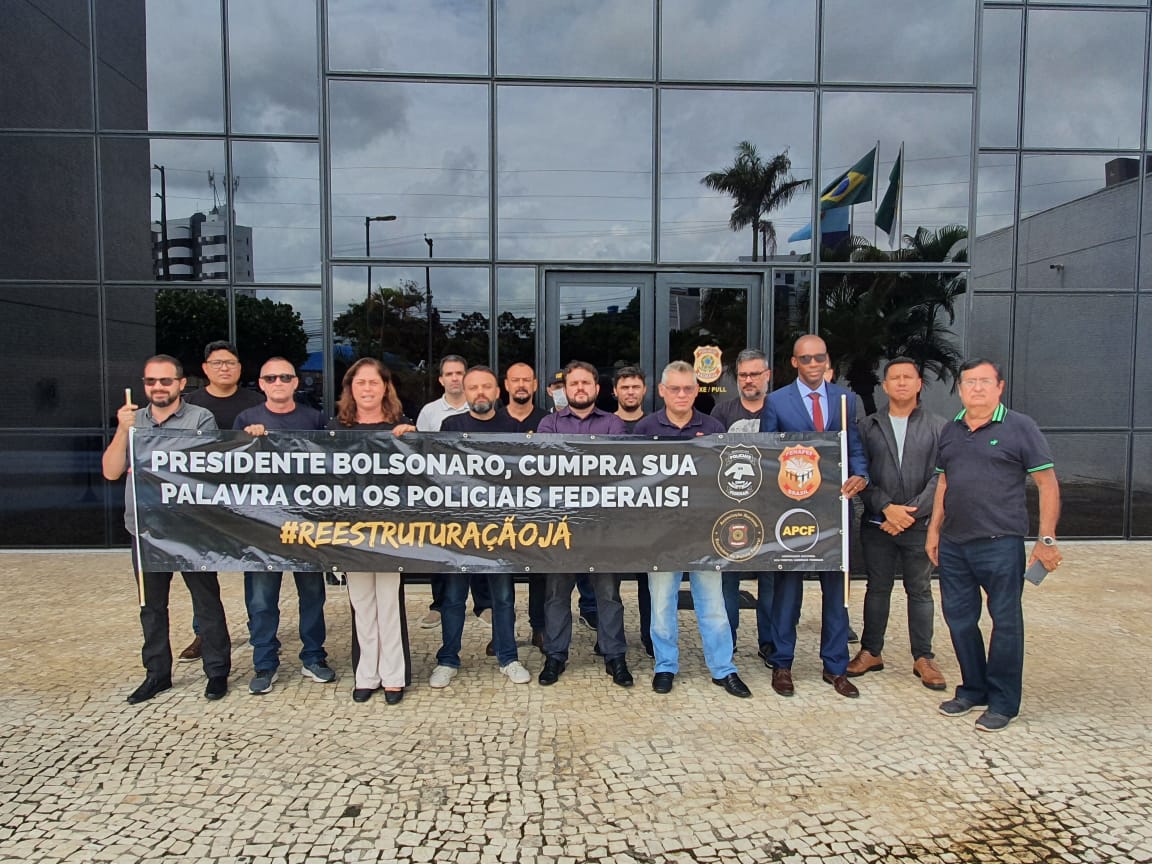 FENAPEF's tweet photo. O pessoal do Rio Grande do Norte @Sinpef/RN se uniu à Fenapef nas manifestações desta quinta-feira (12) pela reestruturação da PF. #ValorizaçãoJá https://t.co/eHoxo6P9A2
