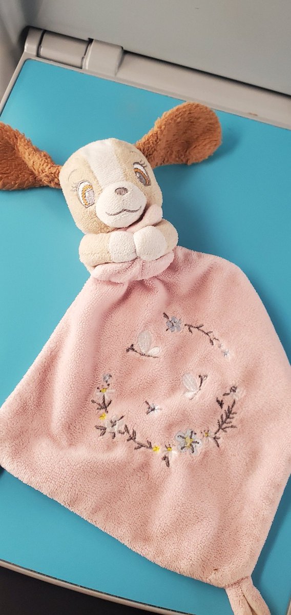 tabledharmony's tweet photo. #AlerteDOUDOU
Ce doudou tombé par terre a été retrouvé et sauvé à l'entrée du métro Saint-Germain-des-Prés.
Tu m'aides, Twitter, à retrouver son enfant perdu•e ?
Merci pour vos RT !
#SOSdoudou https://t.co/sDVZgGe8K3