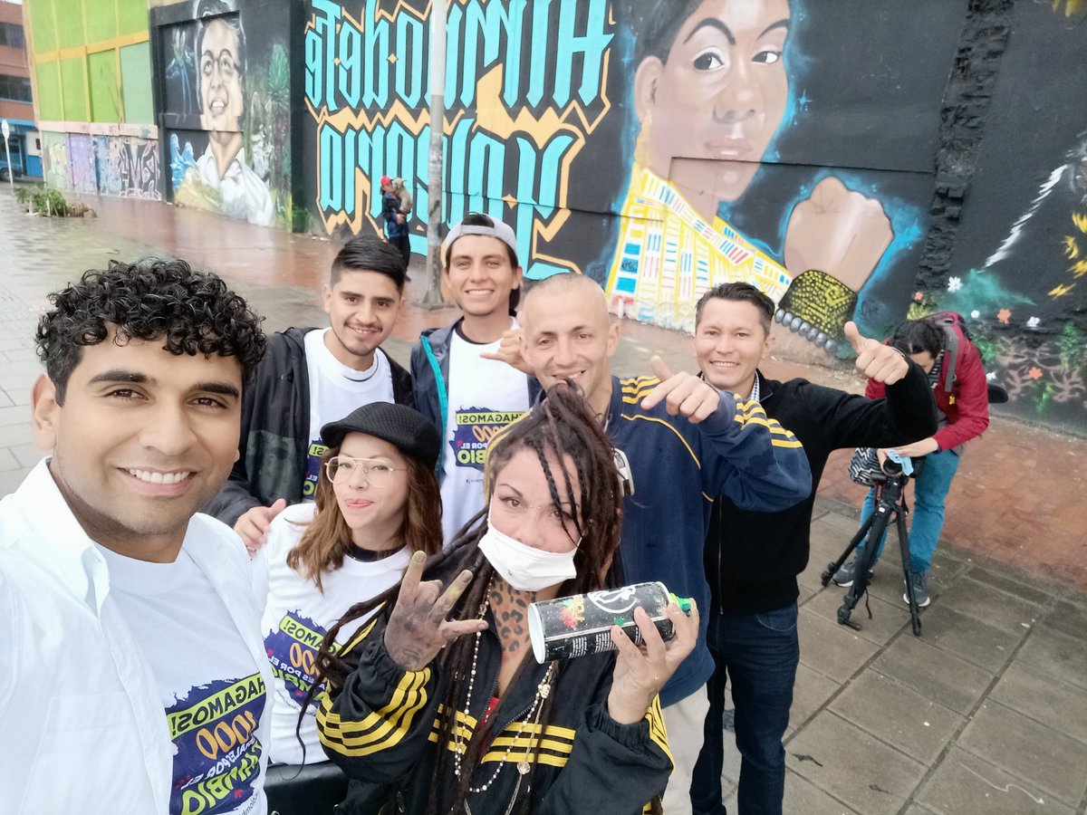 DavidRacero's tweet photo. ¡A qué no adivinan cuántos murales vamos por toda Colombia!
#MilMuralesPorElCambio https://t.co/l6IqRzZGTq