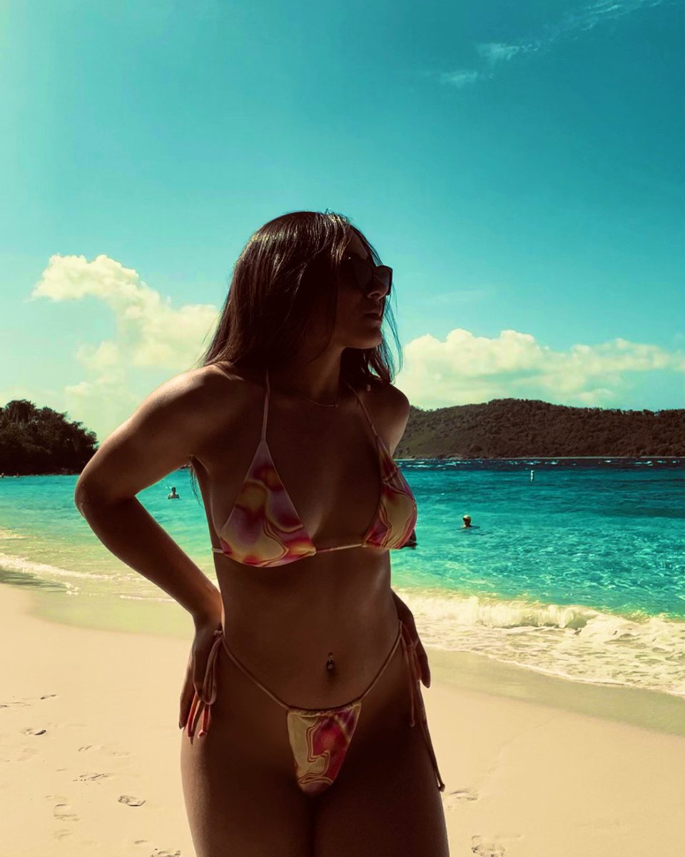 amylcordero's tweet photo. Don’t mind my resting beach face.
#islandgyal https://t.co/aMJjZ7v8LK