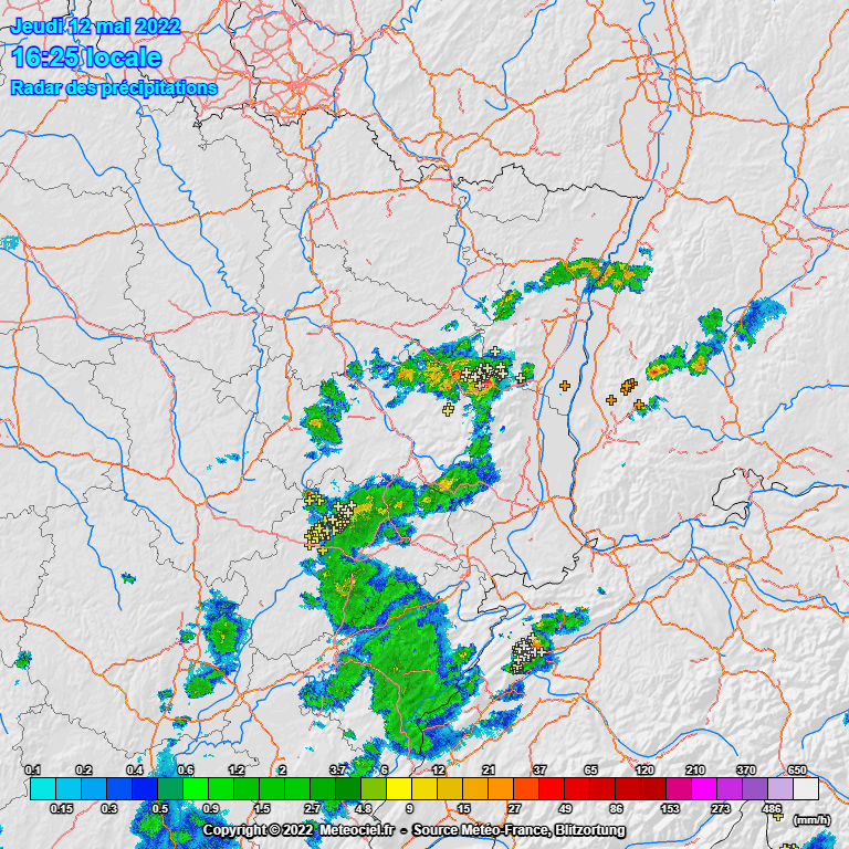 msa6768's tweet photo. Le ciel fini par se couvrir en Alsace dans une ambiance chaude mais lourde en plaine avec rares pluies éparses / averses, ponctuées parfois de coups de tonnerre vers le relief. L'extrême nord reste en marge.
#meteo67 #meteo68 https://t.co/SQvZWNv9uw