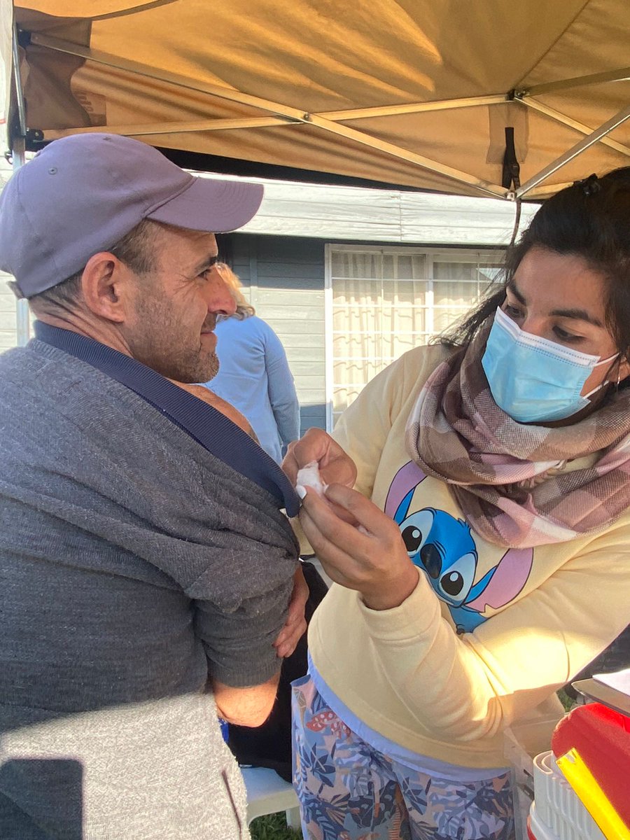 Sofpascualok's tweet photo. Hoy desde la dirección de Asistencia Crítica acompañamos el programa del #PlanVida y el #CaminoDeLaEmbarazada, se realizaron controles médicos, odontológicos, vacunación contra la gripe y entrega de leche en Barrio Sarmiento.
@jonatanquiroga
@MuniSanMiguelOK https://t.co/0MX9p0TGEL