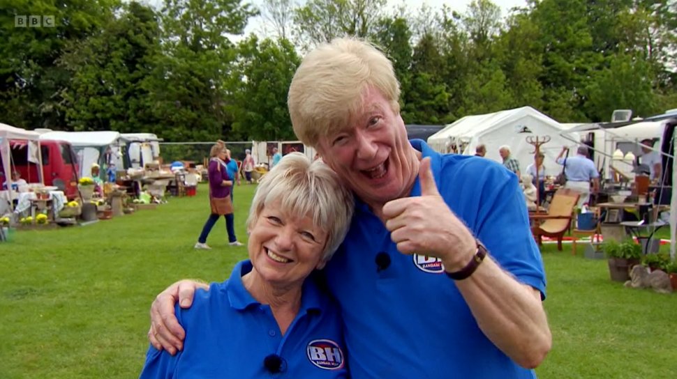 SootyWikia's tweet photo. Former Sooty stage show presenter Spencer K. Gibbins and his wife Rudi appeared on today's episode of @BBCBargainHunt! You can catch the episode on @BBCiPlayer to see how they got on!
https://t.co/h1lE5CNE6d https://t.co/Jc6XqLvkYt