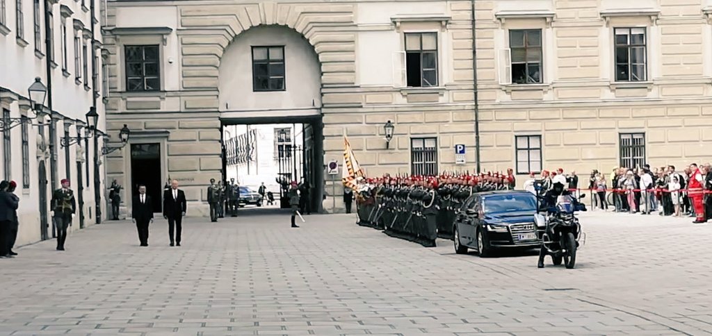 I am leaving this account <a href="/GERonEconomy/">@GERonEconomy</a> now.
If you want to follow me in #Vienna please switch to
<a href="/mkb_diplo/">Michael Klor-Berchtold</a>