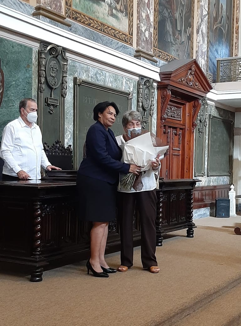 UdeLaHabana's tweet photo. En la mañana de este jueves 12 de mayo, a las se realiza en el Aula Magna el Acto de otorgamiento del Doctorado Honoris Causa post mortem en Ciencias de la Educación Superior al Dr. C. Juan Vela Valdés.

#SomosUH #OrgulloUH #295UH 
@CubaMES @nicado3 @jsaborido50 @baujinUH https://t.co/AsEOcaVRNW