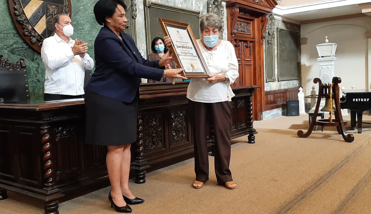 UdeLaHabana's tweet photo. En la mañana de este jueves 12 de mayo, a las se realiza en el Aula Magna el Acto de otorgamiento del Doctorado Honoris Causa post mortem en Ciencias de la Educación Superior al Dr. C. Juan Vela Valdés.

#SomosUH #OrgulloUH #295UH 
@CubaMES @nicado3 @jsaborido50 @baujinUH https://t.co/AsEOcaVRNW