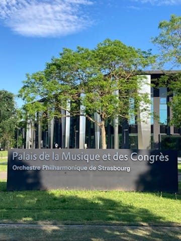 CardieReunion's tweet photo. Le projet #GrandirEnHumanité du collège Paul Hermann et de la circonscription de Saint Pierre 1 de l'@AcLaReunion, porté par @LionelMailfert et accompagné par la @CardieReunion est mis à l'honneur lors de la #JNI2022 ! Félicitations !! @dmichel974 @histobric #Eduinnov #Strasbourg https://t.co/TtDXPu4mGb