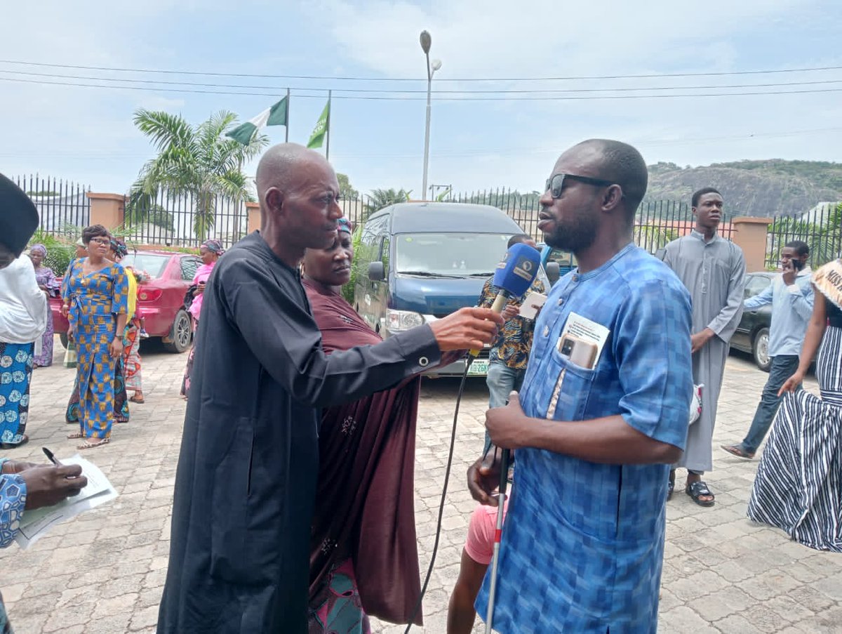 juwonray's tweet photo. KG-CARES: Interview session with the KEDA boss, Hajia Rekiya Onaivo Sanni, Traditional Rulers, Executive Director, Operations, Mr Akin John, Persons Living with Disabilities, PLWD.
#KGCARES
#KGCARESSensitization
#KogiCentral
#Okene https://t.co/a1ef6GA1yq