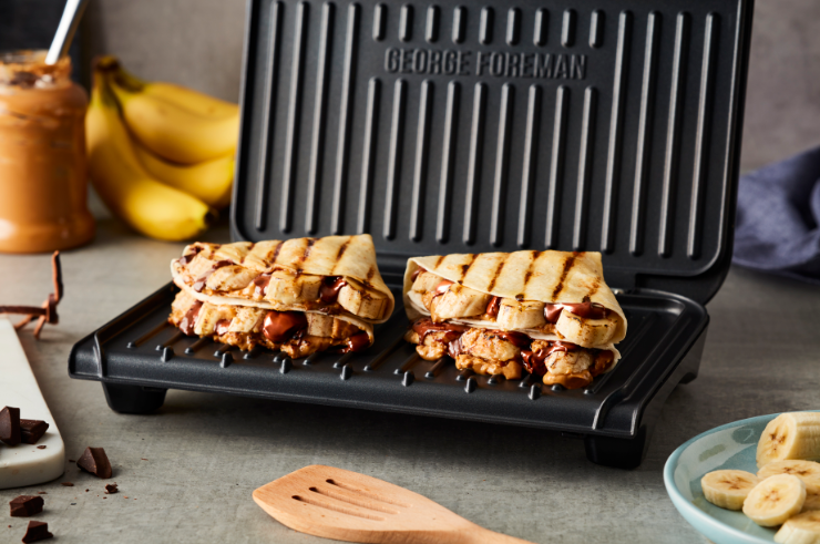 GForemanGrill's tweet photo. Our grills aren't just for savoury food. Sweet lovers, we've got you covered too!
 
What're your go-to pancake toppings? https://t.co/zTwQAZ5pX7