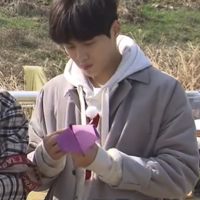 nadaistired's tweet photo. When Seonho figures out that salt ate all his cakes while he was in a world tour https://t.co/uoV85UbuC1