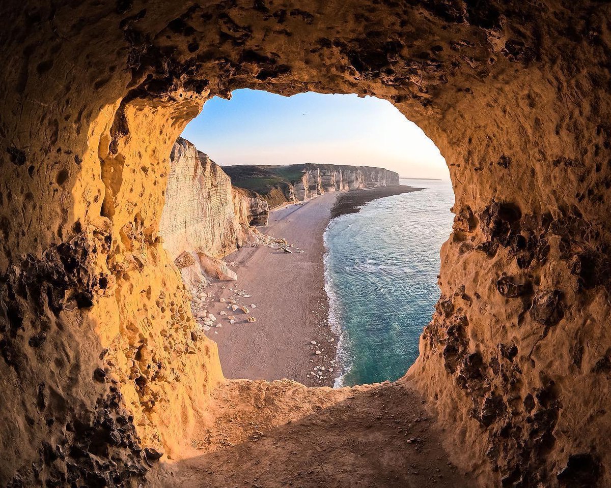 GoProUK's tweet photo. A secret window with a top-class view ๐ช ๐ Use #GoProHERO10 Black to capture crisp 23MP photos with SuperPhoto mode ON ๐คฉ
๐ธ #GoProFamily member labeuuz (IG)
#GoProIT #Landscape #LandscapePhotography #Etretat #GoldenHour https://t.co/hytREB0SVB