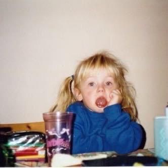 PeraphatP2's tweet image. เข้าใจว่ากฏก็คือกฏ แต่กฏของพวกหล่อนมันแย่มากจ้า ดูประเทศอื่นแบบอเมริกาสิ เขาให้ไว้ผมยาว ย้อมผมได้ แต่ที่ไทยคือไรก่อน กฏไร้สาระมากไว้ผมยาวแล้วมันเกี่ยวข้งอะไรกับการเรียนป่ะ ไว้ผมยาวกูก็ฉลาด ไม่ได้โง่ค่ะ เนอะ