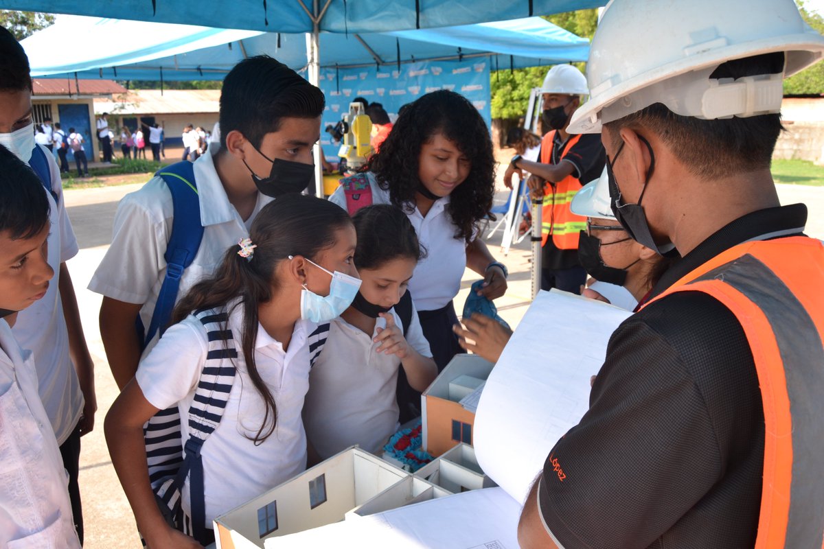 CTPedroAGranada's tweet photo. Centro Tecnológico Pedro Aráuz Palacios Granada realiza Feria Demostrativa👩‍🏫👨‍🏫 #SoyTecNicaragua, 🇳🇮con el objetivo de promocionar su oferta Formativa de Educación técnica para el segundo semestre 2022, así mismo la oferta de cursos de Capacitación Técnica y Tecnológica.📱👨‍💻👩‍💻 https://t.co/1iIErjpIyV