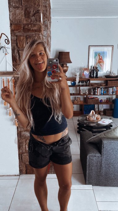 Come see me #LIVE tonight on #StripChat  LINK IN BIO 💋 https://t.co/597q30EsP9<a href="/tag/live"class="tags">#LIVE</a><a href="/tag/stripchat"class="tags">#StripChat</a>